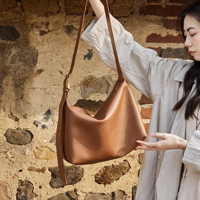 Genuine leather red shoulder bag woman minimalist crossbody bag cowhide handbags female luxury bag Large capacity soft leatherW251118