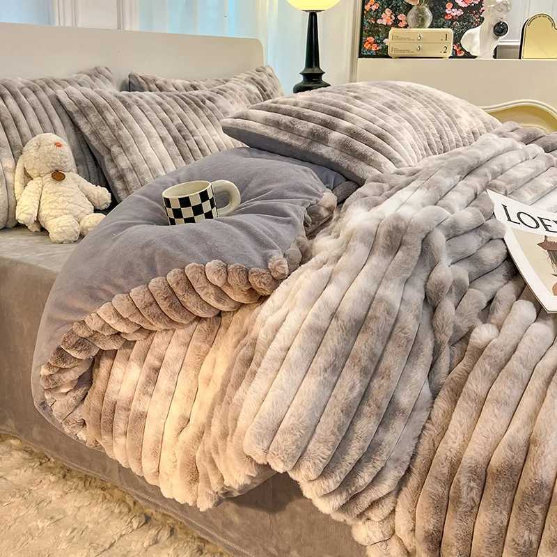 2025 new light luxury thickened rabbit velvet milk velvet four-piece winter warm quilt cover bed sheet beddingM251118