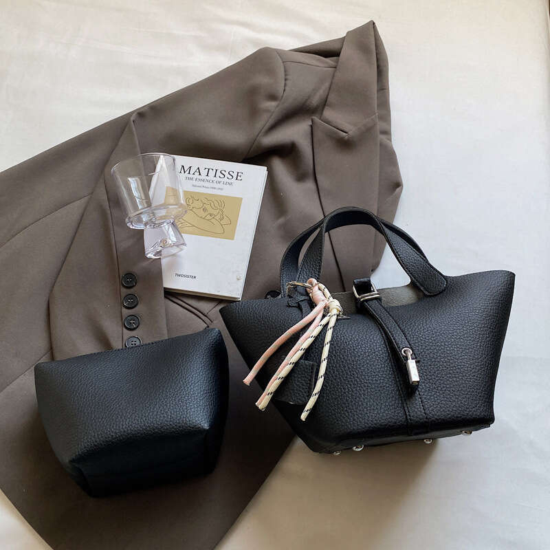 Chick Yellow Bucket Bag 2025 Spring New Single Shoulder Bag, niche and high-end, hand-held vegetable basket bucket bag, internet celebrity
