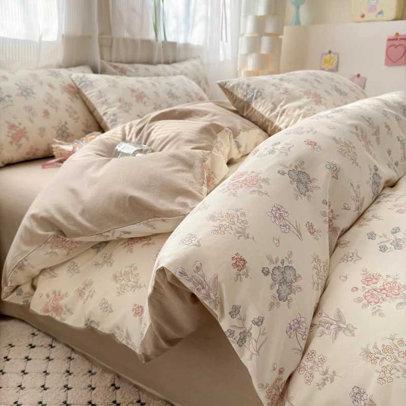 100 Cotton Luxury Duvet Cover Set with 2 cases - Floral Design Elegant Breathable Bedding Set Multiple SizesM251118