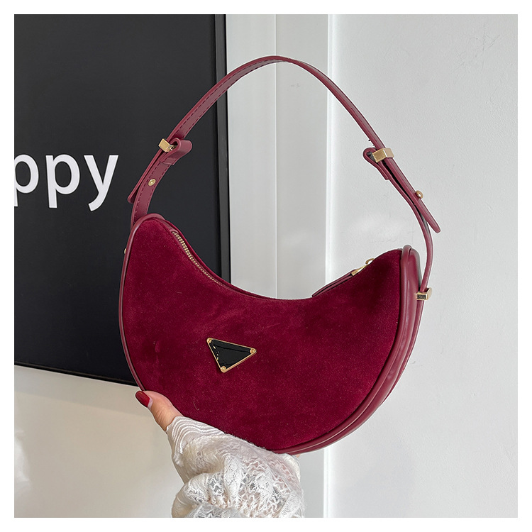 New design Retro matte crescent-shaped underarm bag for Women 2025 New style fashionable, trendy, casual and versatile shoulder bag Free shipping
