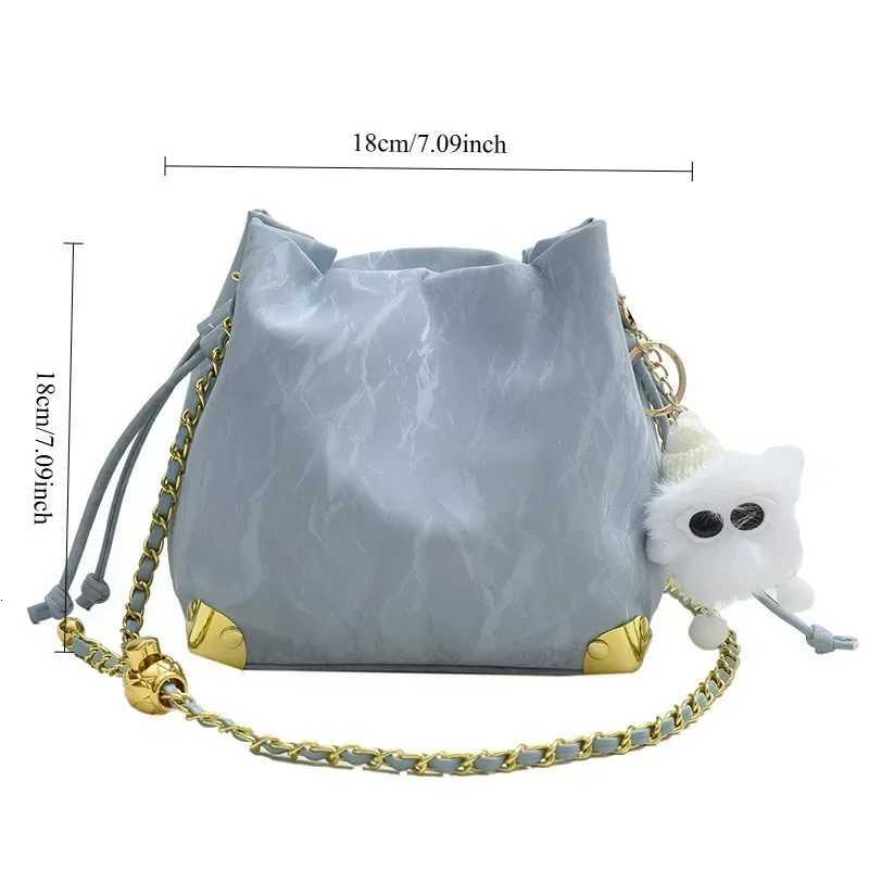 Niche Design Shoulder Bag Womens Korean Version Fashion Drawstring Bucket Bag High-end Chain Messenger Bag Summer VersatileW251118