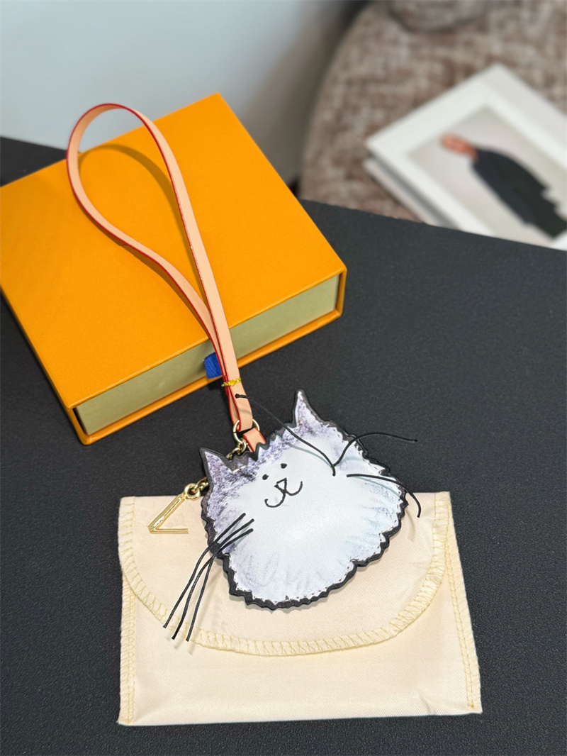 Keychains Lanyards Women Leather Keychains Designer Key Chain Men Car Keychain Cat Bag Keyring Letter Pattern Bags Pendant