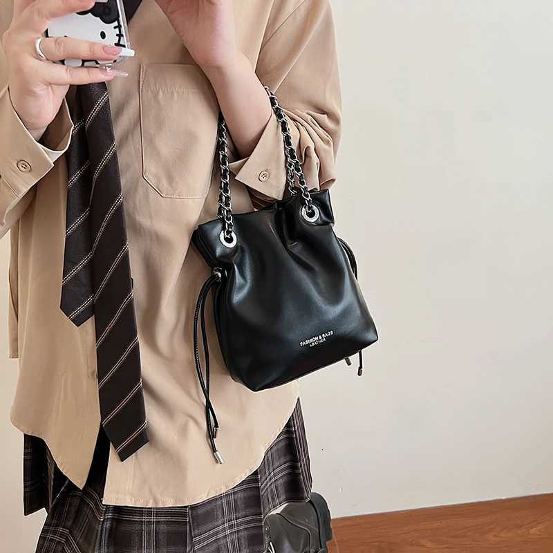 Korean Versatile Bucket Bag Trendy New Drawstring Design Chain Crossbody Bag for Women Fashion PU Leather Single Shoulder BagW251118