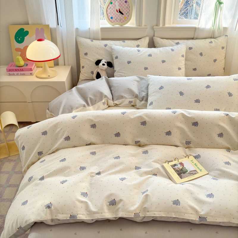 100 Cotton Luxury Duvet Cover Set with 2 cases - Fresh Cartoon Style Elegant Breathable Bedding Set Multiple SizesM251118