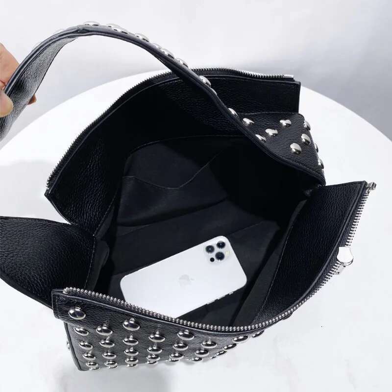 Designer Rivet Design Armpit Bag High Quality Cool Pu Leather Motorcycle Style Handbag With Wide Shoulder Strap