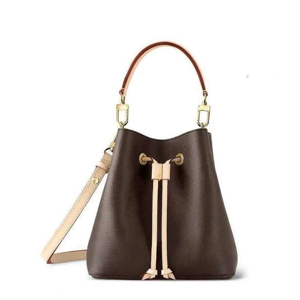 Ladies Fashion Casual Designe Luxury BB Bucket Shoulder Crossbody Totes Handbag Messenger Bag TOP Mirror Quality M46581 Purse
