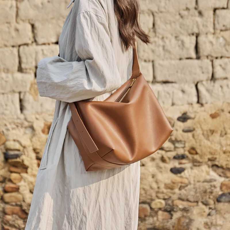 Genuine leather red shoulder bag woman minimalist crossbody bag cowhide handbags female luxury bag Large capacity soft leatherW251118