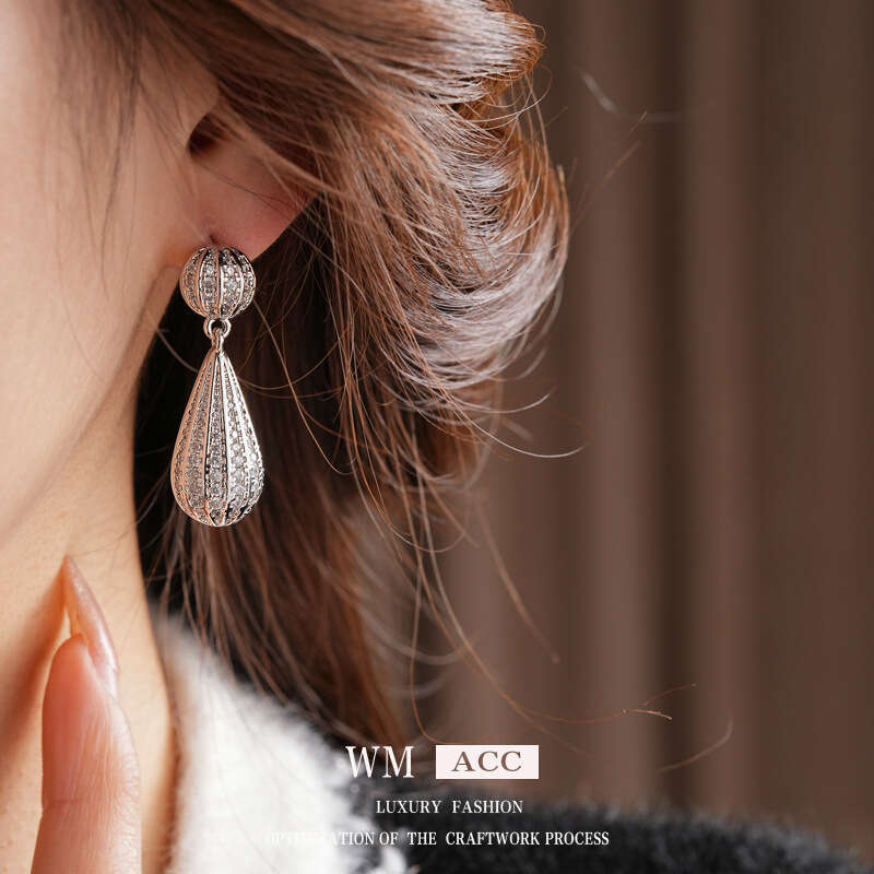 Vintage Water Drop Made of Genuine Gold, Electroplated Sier Needles, Metal Pendants, with High Quality, Heavy Industry Earrings