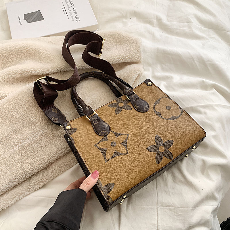 Free Shipping Designer New Style Stylish Vintage Small Square Bag 2025 Spring Summer New Women Printed Versatile Shoulder Crossbody Bag