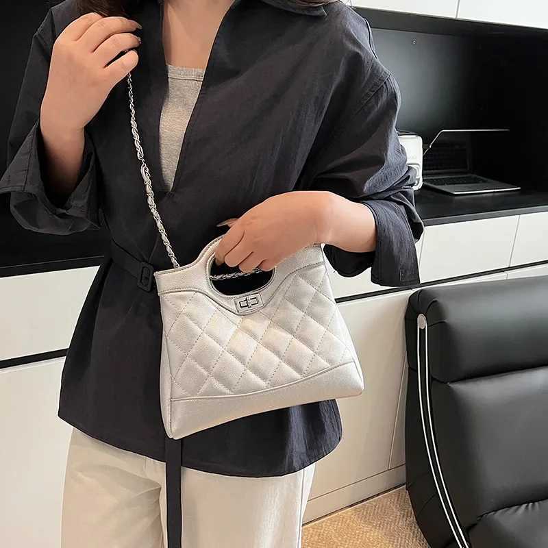 2025 Spring New Style Womens Stylish Large-Capacity Chain Underarm Bag Quilted Tote Bag Trendy Handheld BriefcaseW251118
