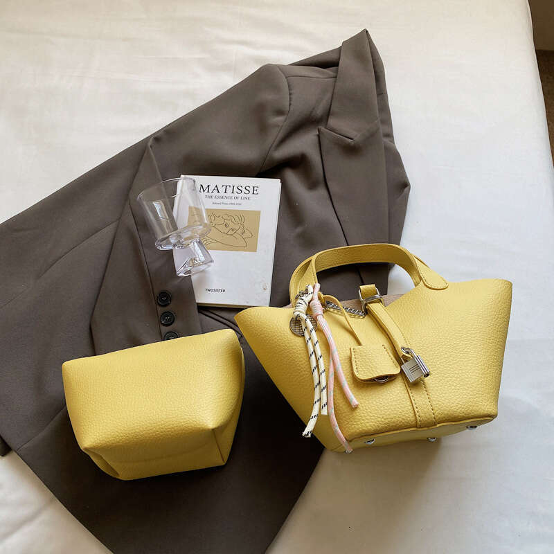 Chick Yellow Bucket Bag 2025 Spring New Single Shoulder Bag, niche and high-end, hand-held vegetable basket bucket bag, internet celebrity