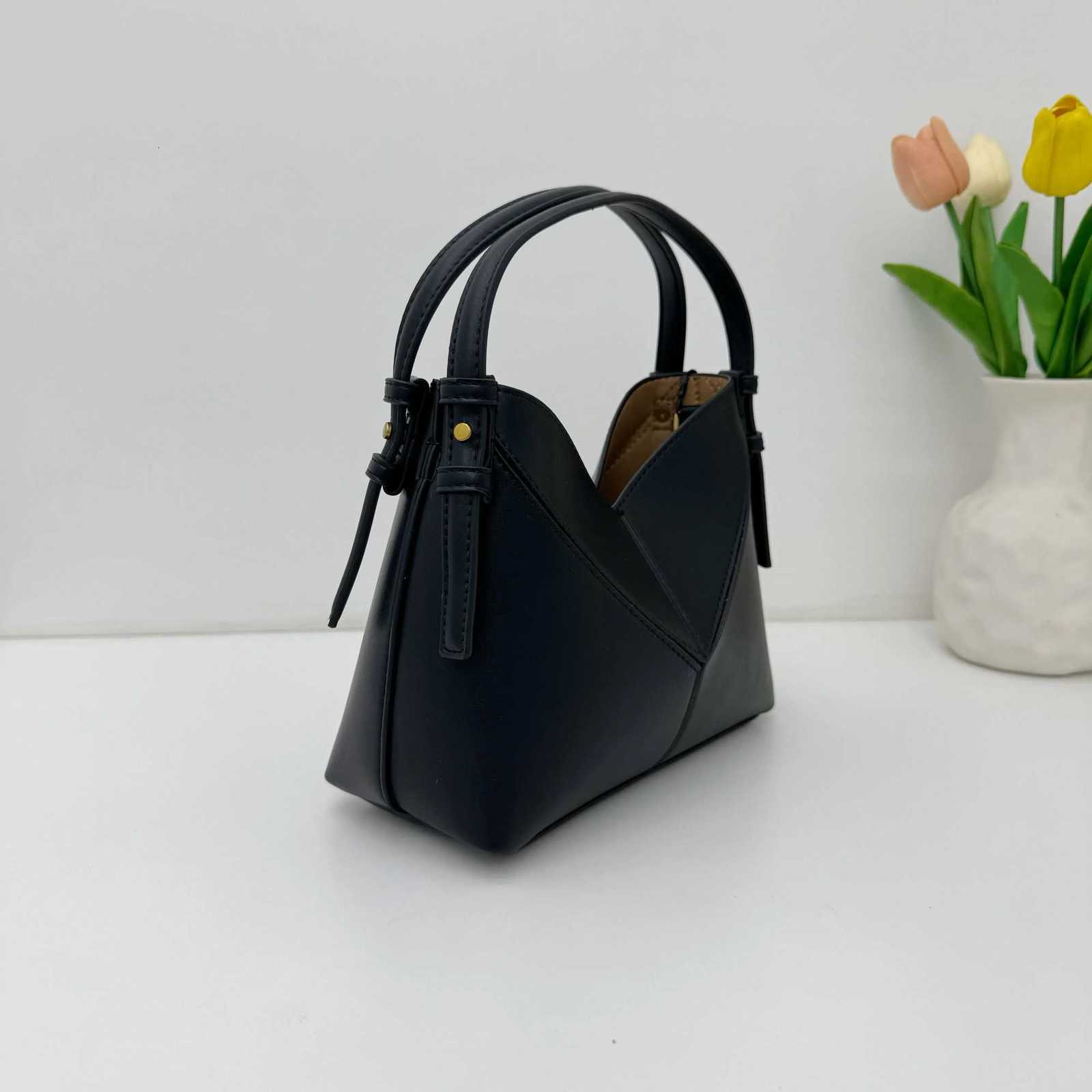 2025 New Fashion Luxury pu leather Geometry Bucket Bag Brand Designer Women Handbags Travel Holiday Crossbody Shoulder BagW251118