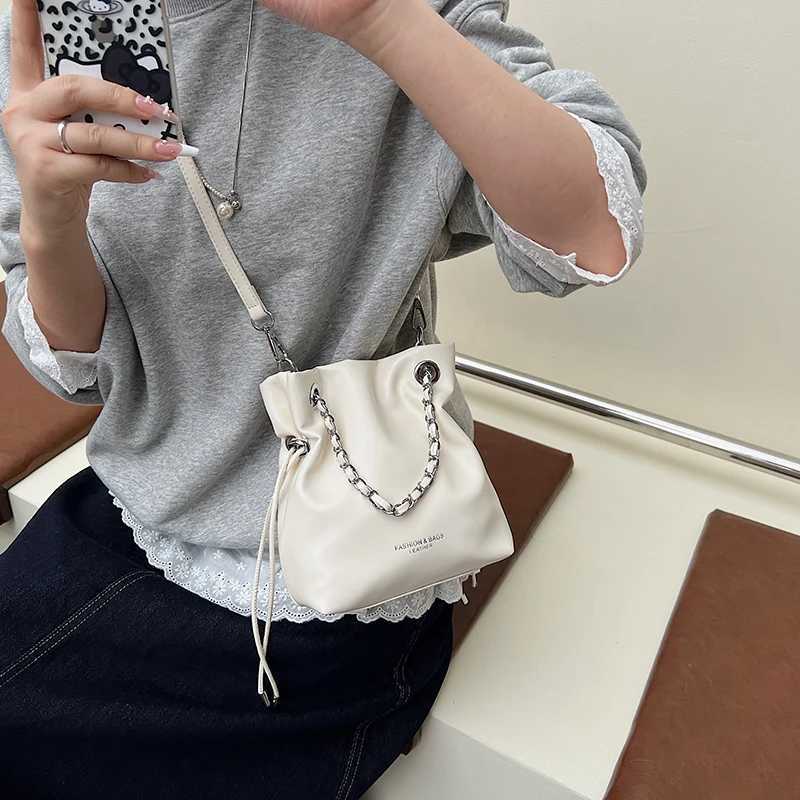 Korean Versatile Bucket Bag Trendy New Drawstring Design Chain Crossbody Bag for Women Fashion PU Leather Single Shoulder BagW251118