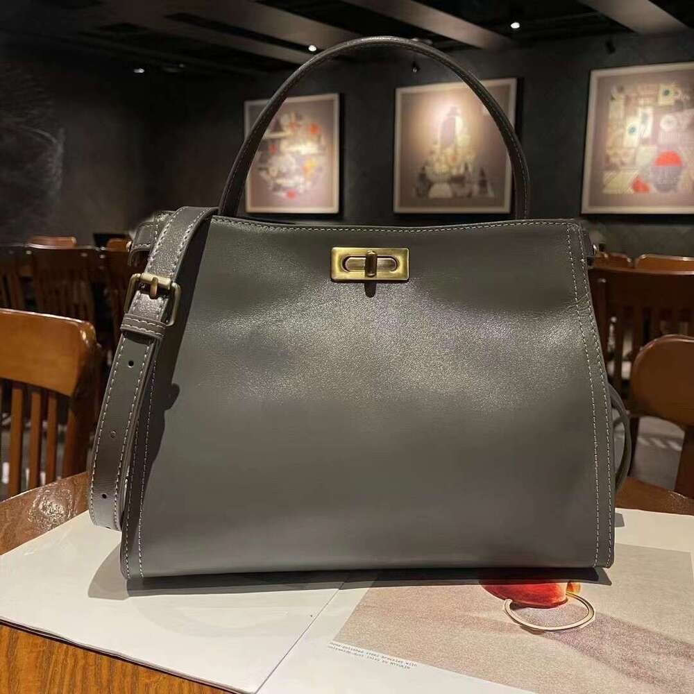 Luxury Bags Designer Vegetable Tanned Shoulder Bags Cowhide Retro Women's Top Handle Bags Hot Sale Cross-Border Export Totes Top Leather Beach Ba