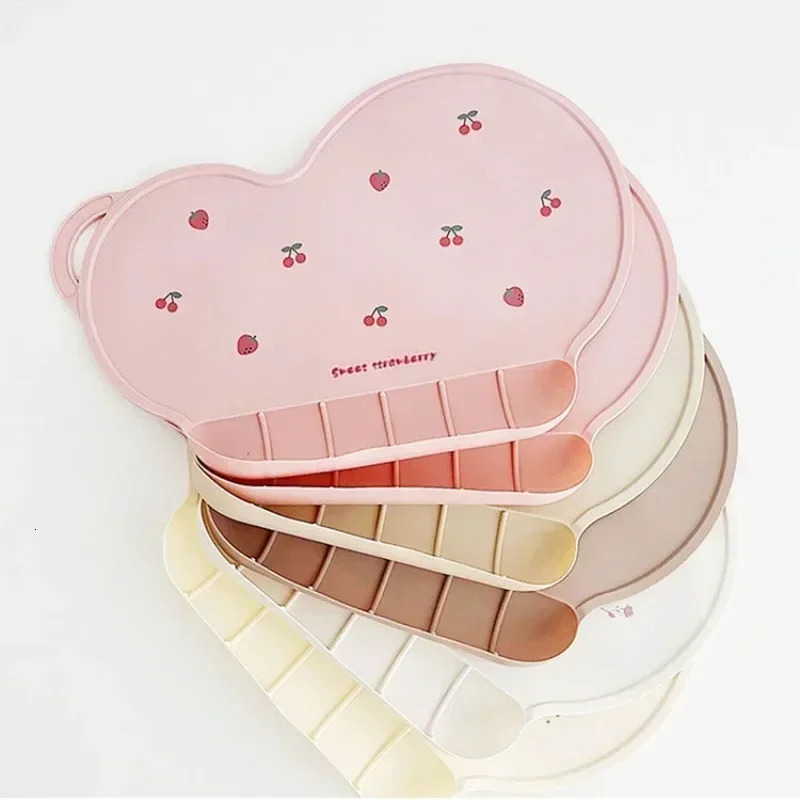 Food grade silicone baby bib table mat mini dinner portable suction cup feeding kitchen 250414z