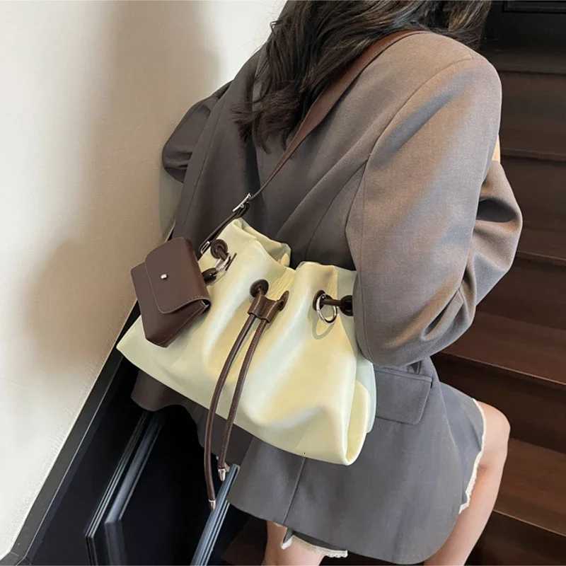 Niche Design Drawstring Bucket Bags Women Summer PU Leather Commuter Shoulder Bag Female Fashion HandbagsW251118