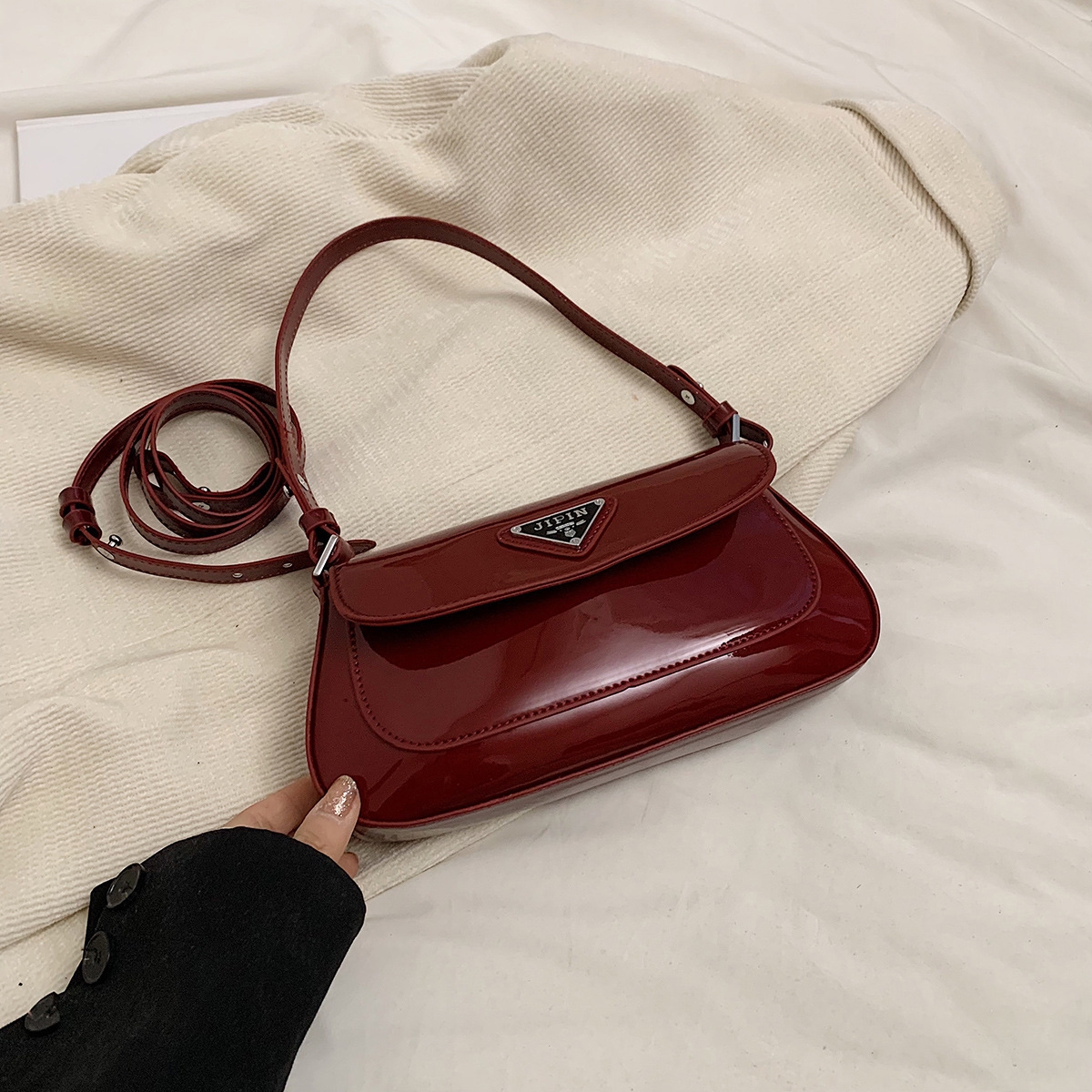 Free shipping exquisite and fashionable shoulder bag for women stylish and versatile solid color and glossy shoulder bag trendy crossbody bag
