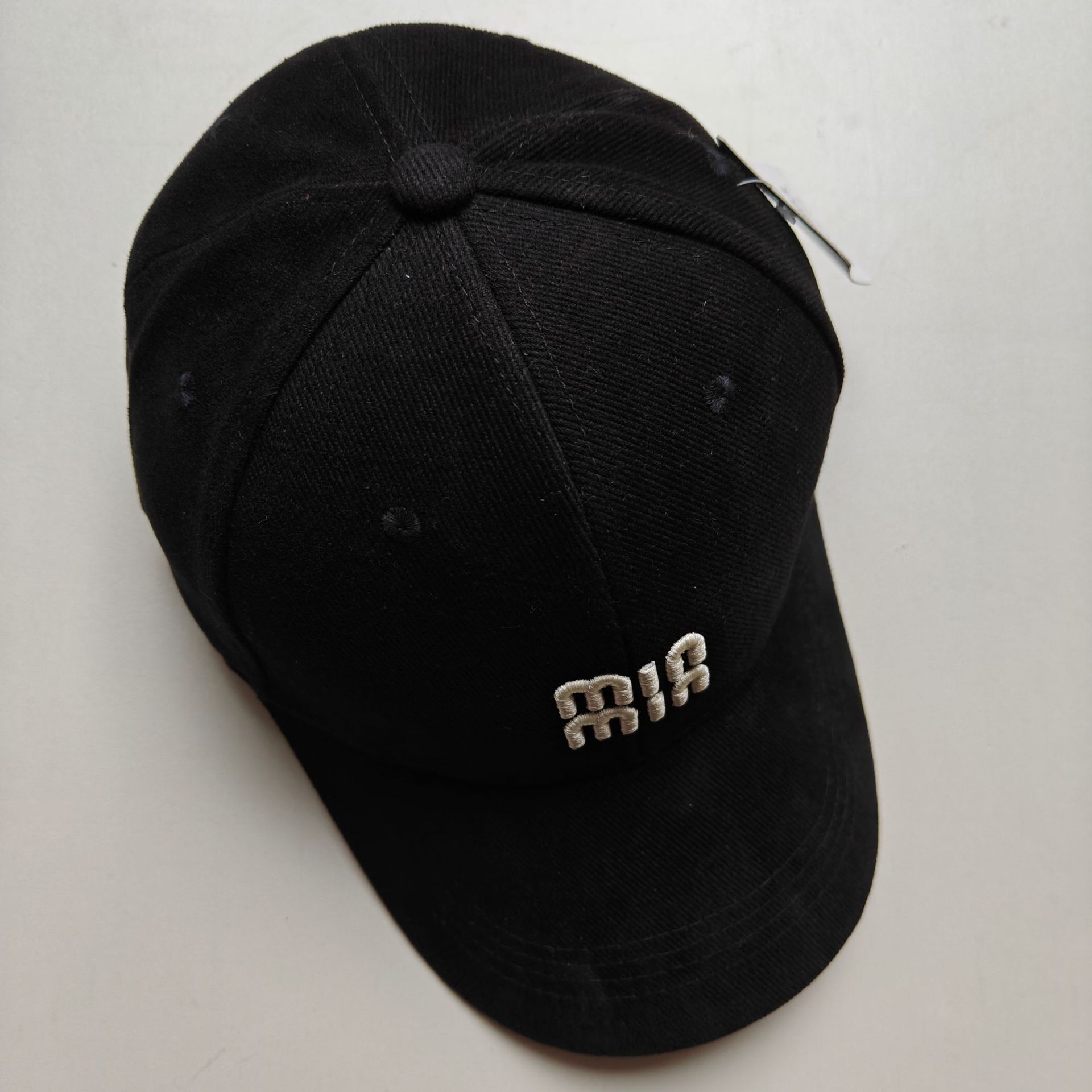Designer hat free shipping 2025 new fashionable embroidered letter baseball cap UV resistant duckbill cap for women