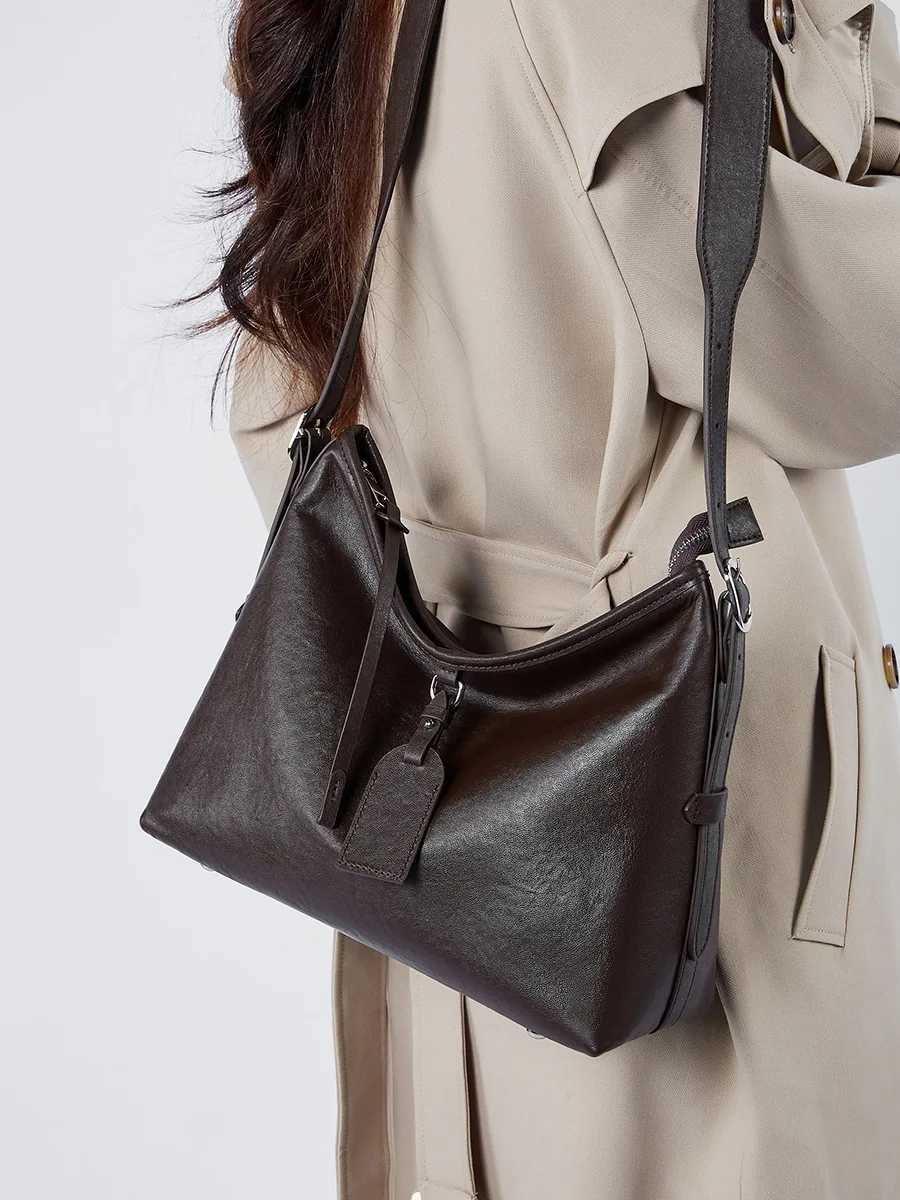 Womens Large Capacity Shoulder Bag armpit bag Ladies Genuine Leather Commuter Shopper Bags High Quality Luxury Handbag Big toteW251118