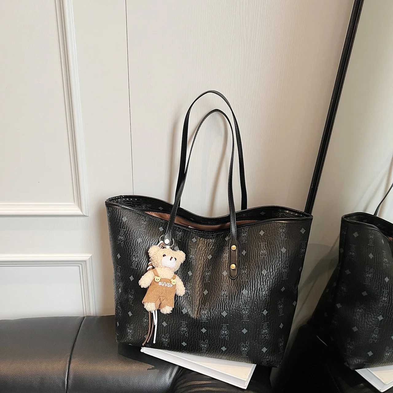 Trendy Commuter Crossbody Bag Women Minimalist Vintage Leather Tote Designer Purse Luxury Solid Color Large Capacity StylishW251118