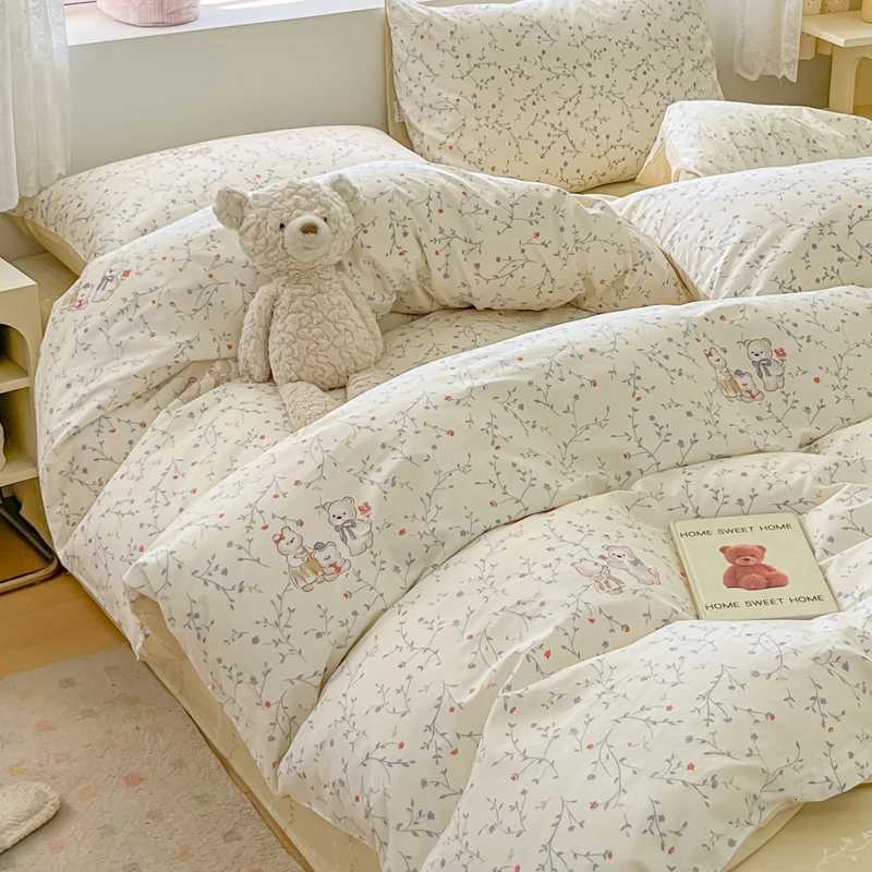 100 Cotton Luxury Duvet Cover Set with 2 cases - Elegant Breathable Bedding SetFade-Resistant Multiple SizesM251118