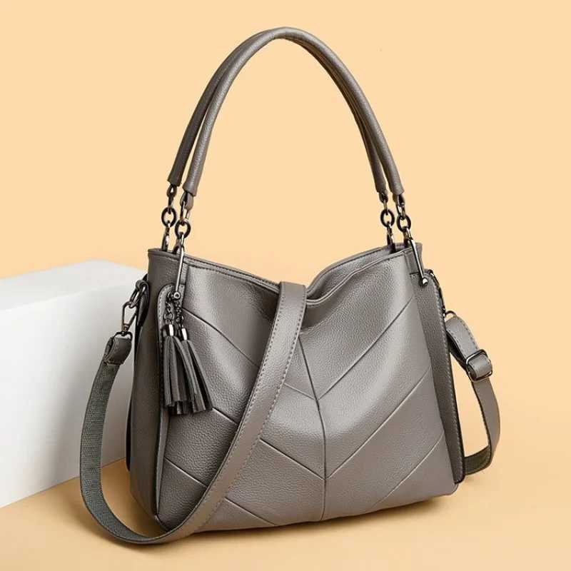 Elegant Paris-Inspired Leather Crossbody Bag - Unique Vintage Messenger Purse With Chic Letter DesignW251118