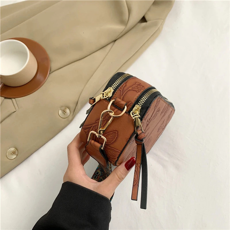 Retro Embossed Craft Camera Bag Womens Wide Shoulder Strap Oblique Shoulder Bag 250417