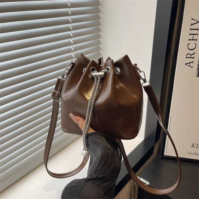 Vintage Chain Drawstring Shoulder Bucket Bags for Women Simple Solid Color Ladies Pu Crossbody Bag Casual Girls Phone HandbagsW251118