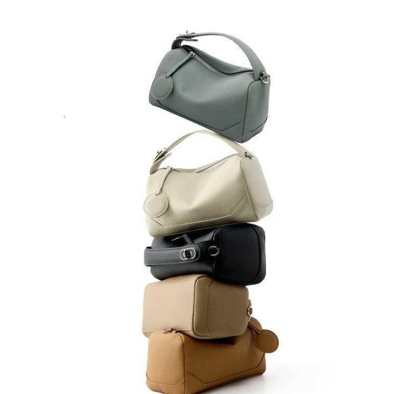 2025 New Head layer Leather Womens Bag Fashion Genuine Leather Boston Bag Versatile Trendy Handheld Crossbody BagW251118