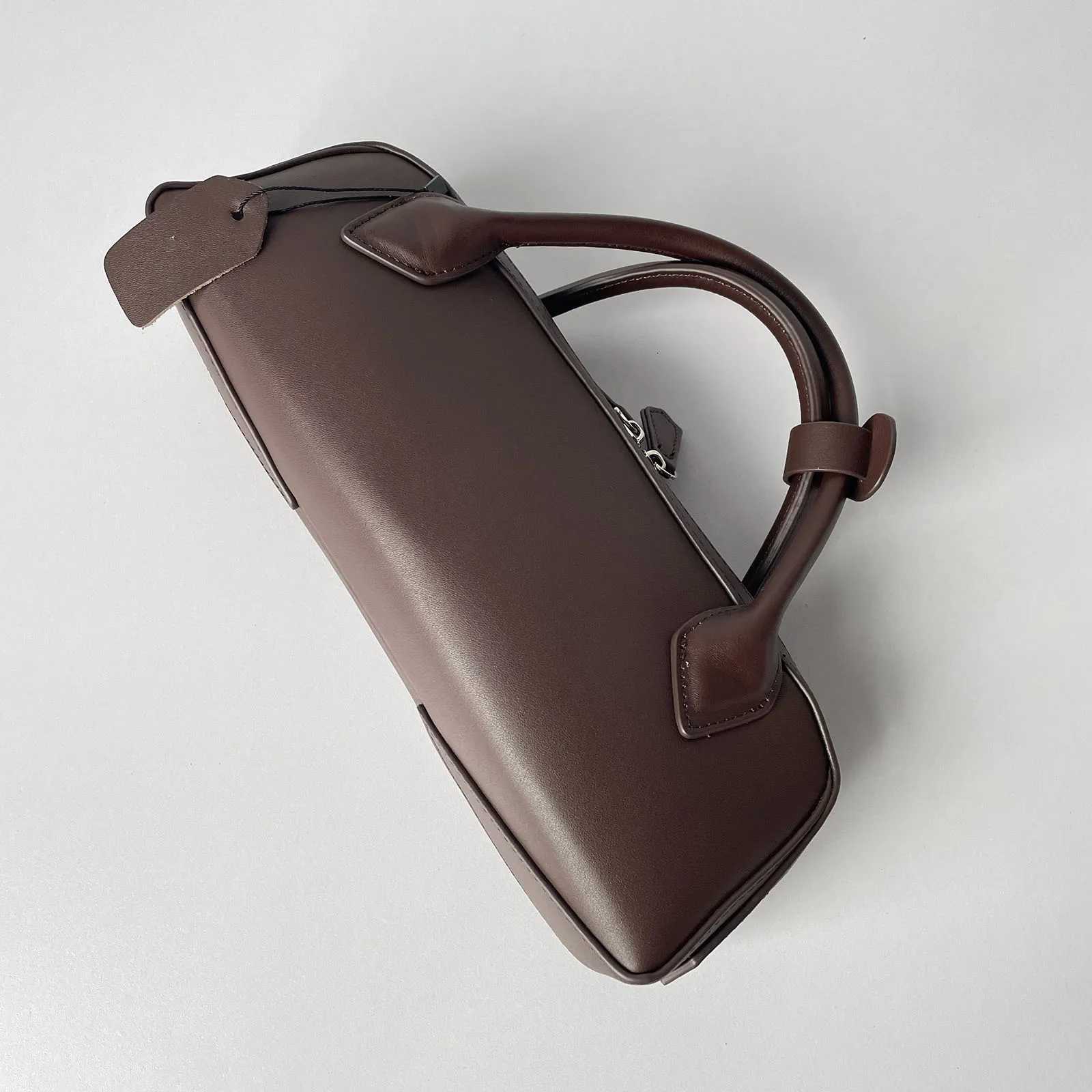 Genuine leather vintage sausage bag 2025 new niche design ins fashion Y2K high-quality cowhide womens simple long handbagW251118