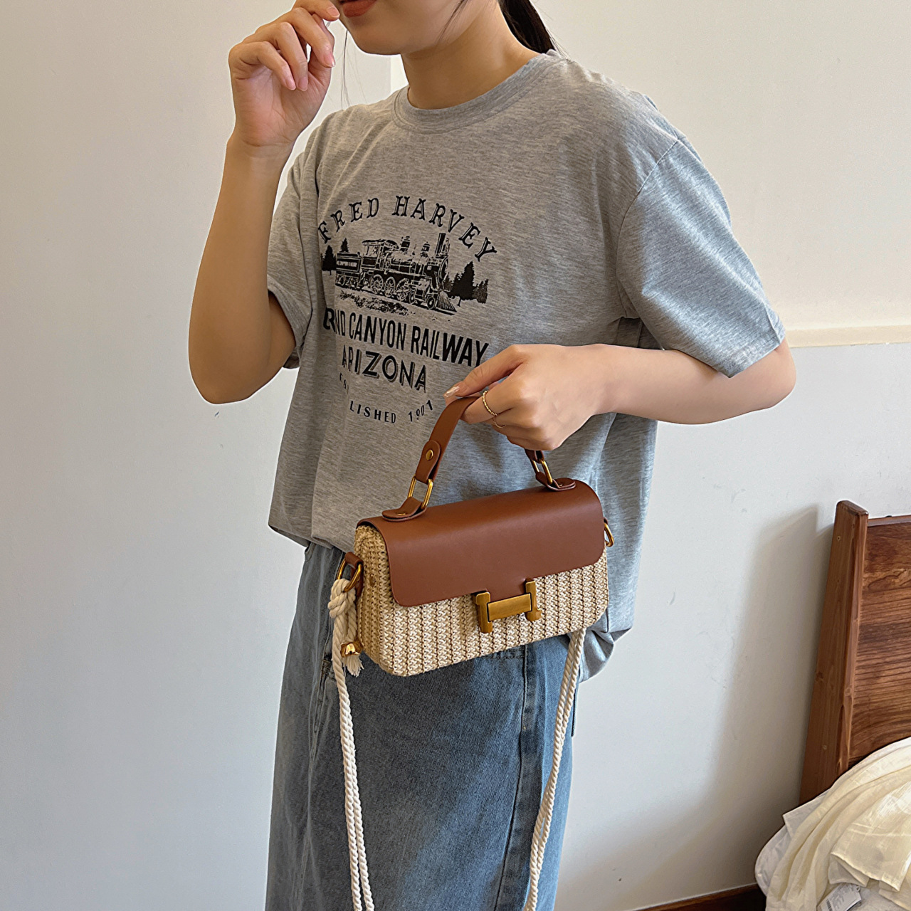 Versatile Small Square Straw Shoulder Bag - Modern Retro Designer Portable Messenger