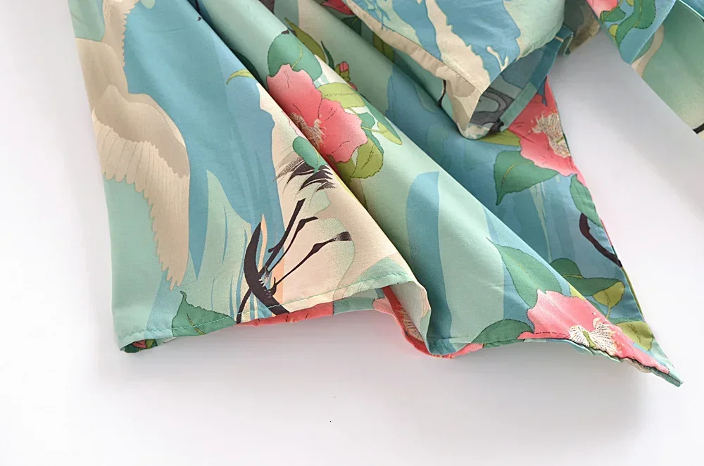 Bohemian Queen Retro Crane Printed Belt Short Kimono Womens Beach Fashion Vneck Batwing Sleeve Bikini Top 250415Z