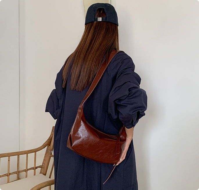 Handbags Bags Pleated Half Moon Bag Wander HOBO Clutch Holding Handbar Shoulder Bag Wallet Leather Banquet Tote Travel Handbag