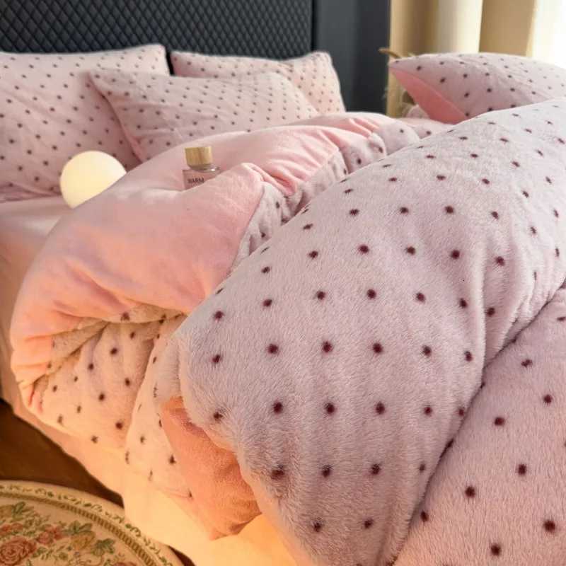 2025 new simple and cute polka dot milk fleece bed four-piece set autumn and winter thickened warm bedding four-piece setM251118