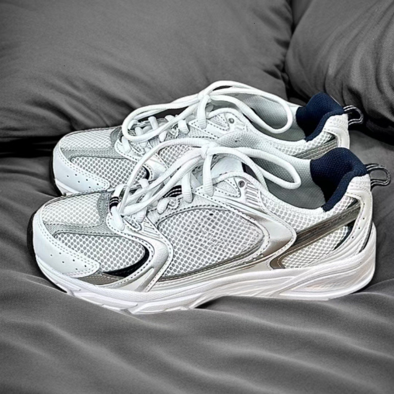 New gray silver white men's and women's mesh designer couple sports and leisure shoes, fashionable walking shoes, trendy running shoes