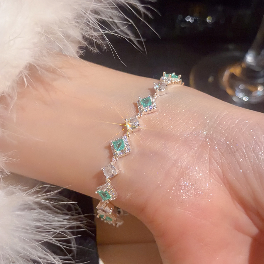 2025 New Zircon Rhombus Buckle Light Luxury Niche High-end Feel Bracelet Minimalist Style Elegant Exquisite Jewelry - view 3
