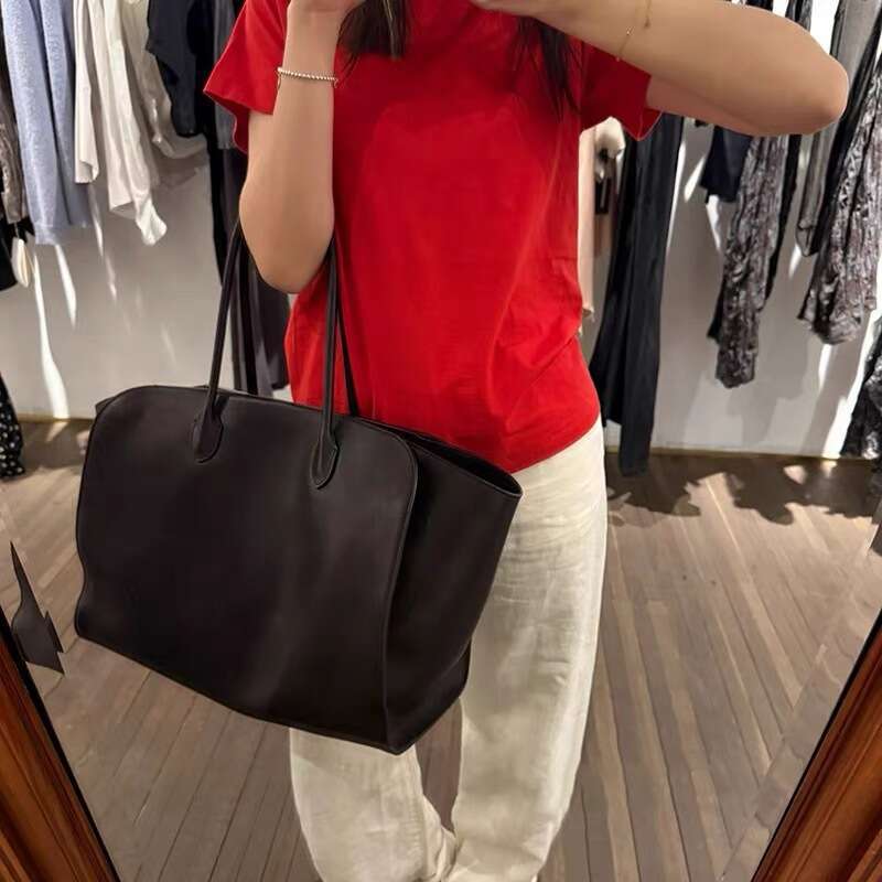 2025 New Internet Celebrity Same Style Large Capacity Fashion Versatile Dark Contrast Design Solid Color Commuter Single Shoulder Tote Bag