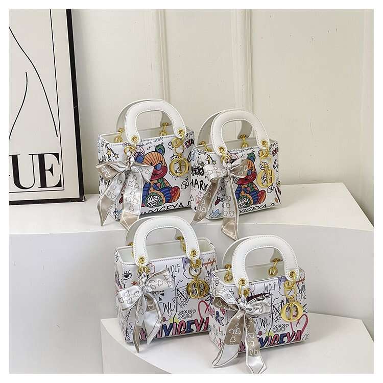 Exquisite Graffiti Fashion Handbag, Women's New Style, Fresh and Stylish, Versatile, Daifei Bag, High Texture, Trendy Crossbody Bag