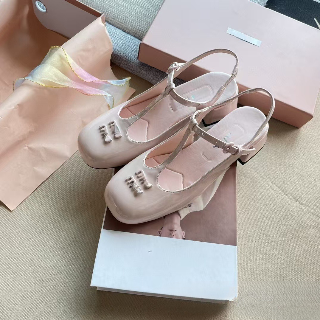 2025 Designer Fashion New High Heel Single Shoe Style Versatile Casual Shoes