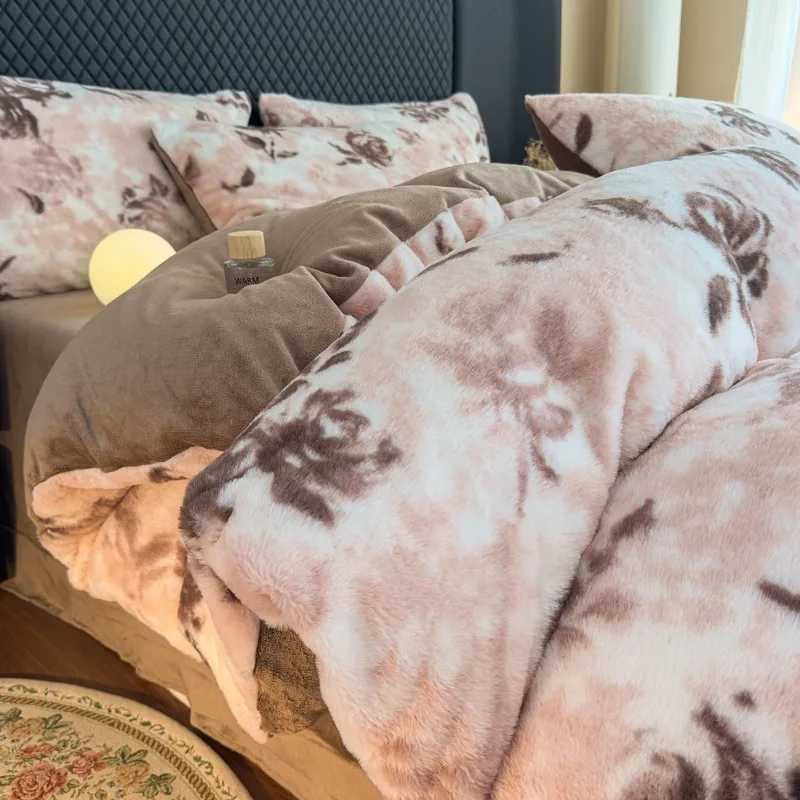 2025 new simple and cute polka dot milk fleece bed four-piece set autumn and winter thickened warm bedding four-piece setM251118