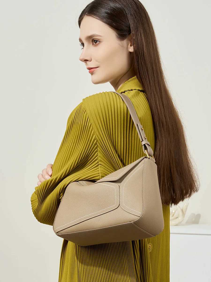 Womens bag 2025 new model single-shoulder armpit bag geometric womens leather pillow bag made of top layer cowhide crossbodyW251118