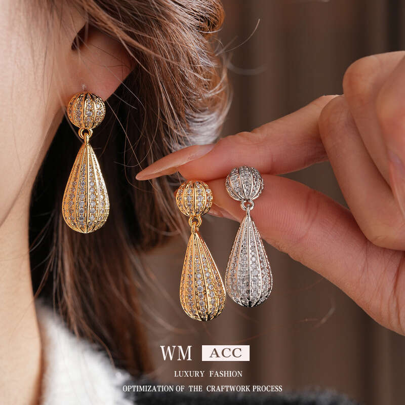 Vintage Water Drop Made of Genuine Gold, Electroplated Sier Needles, Metal Pendants, with High Quality, Heavy Industry Earrings