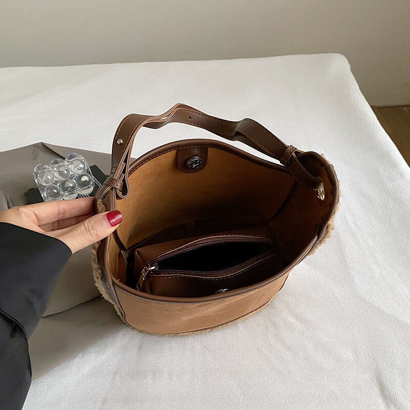 New women's with winter frosted splicing lamb wool large capacity fashionable and high-end sense, shoulder bag, bucket bun, mother bag