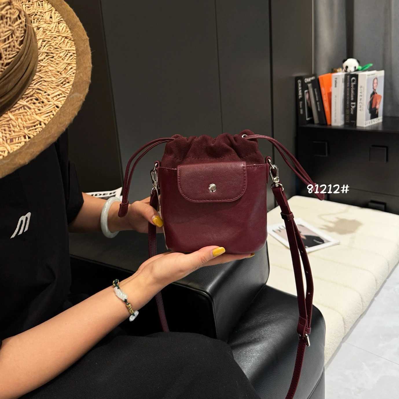 Retro PU Leather Drawstring Bucket Bag Womens New Versatile Commuter Crossbody Bag Exquisite Single Shoulder Soft Small BagW251118