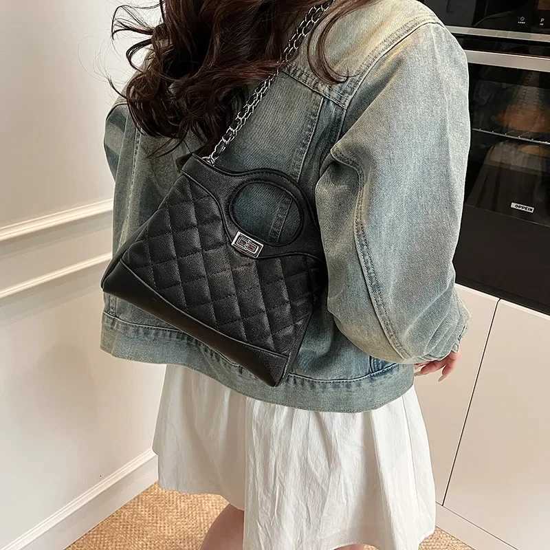 2025 Spring New Style Womens Stylish Large-Capacity Chain Underarm Bag Quilted Tote Bag Trendy Handheld BriefcaseW251118