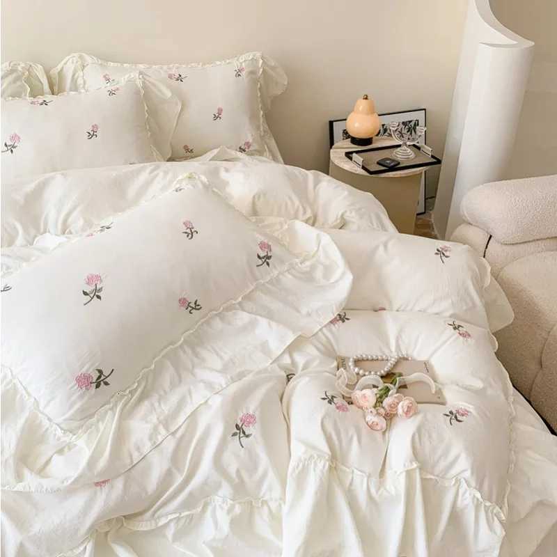 3pcs Rose Embroidered Duvet Cover Set 1Duvet Cover 2 case Without Core Princess Style Lace Bedding SetM251118