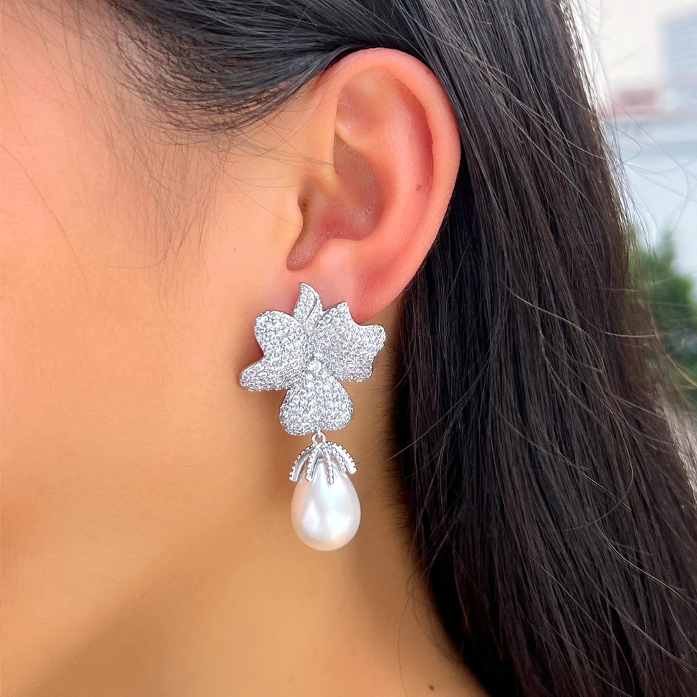 CWWZircon fancy cubic zirconia white gold large leaf flower shaped pendant with long pearl earrings suitable for womens parties CZ507 250414