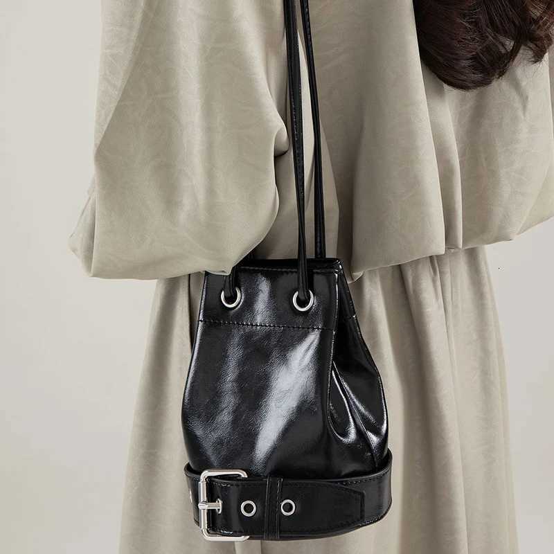 Womens Red Lightweight Bucket Bag Textured Pu Leather Drawstring Crossbody Bags Simple Mini Shoulder Pack Female Shopping PurseW251118