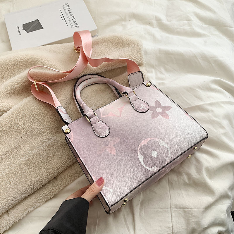 Free Shipping Designer New Style Stylish Vintage Small Square Bag 2025 Spring Summer New Women Printed Versatile Shoulder Crossbody Bag